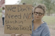 云南特斯拉在得州奥斯汀遭遇抗议活动：反对马斯克Robotaxi计划